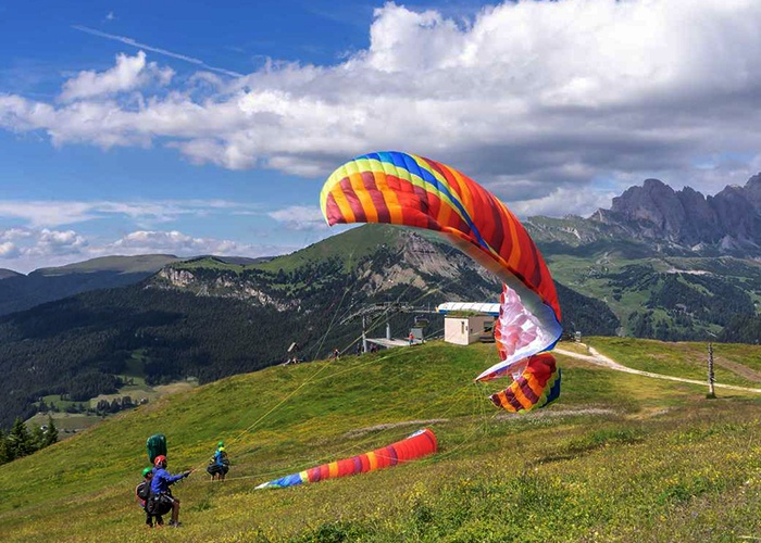 EXHILARATING PARAGLIDING EXPERIENCE